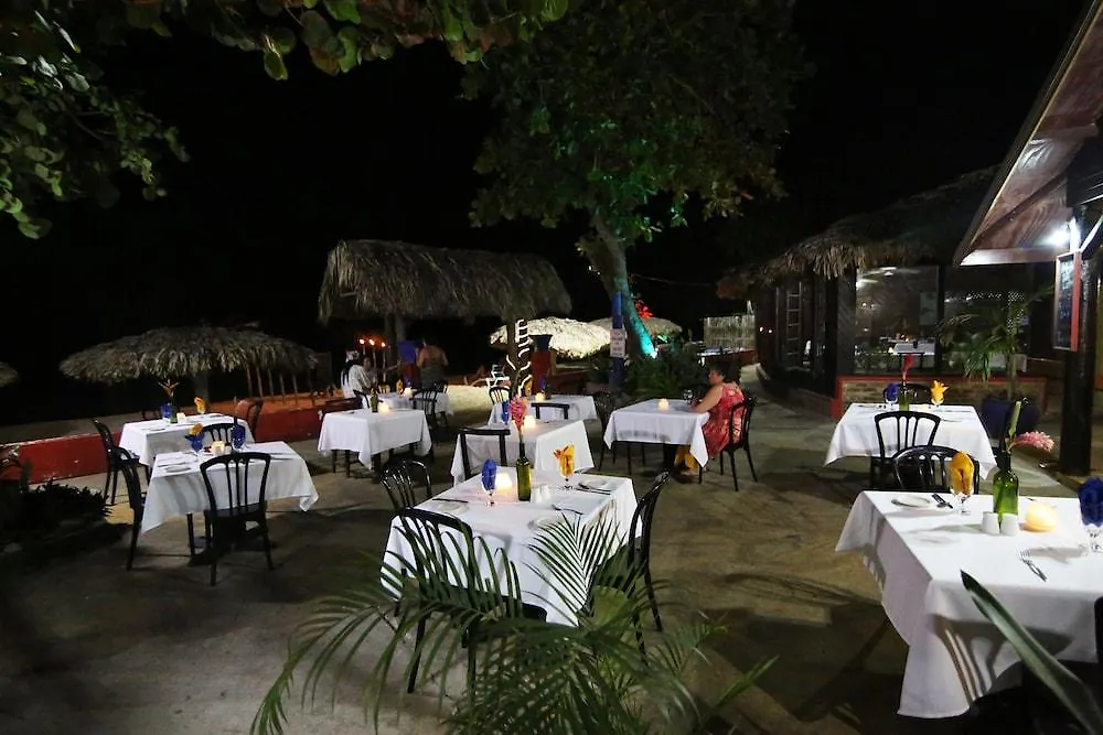Bar-B-Barn Beach Hotel نيغريل