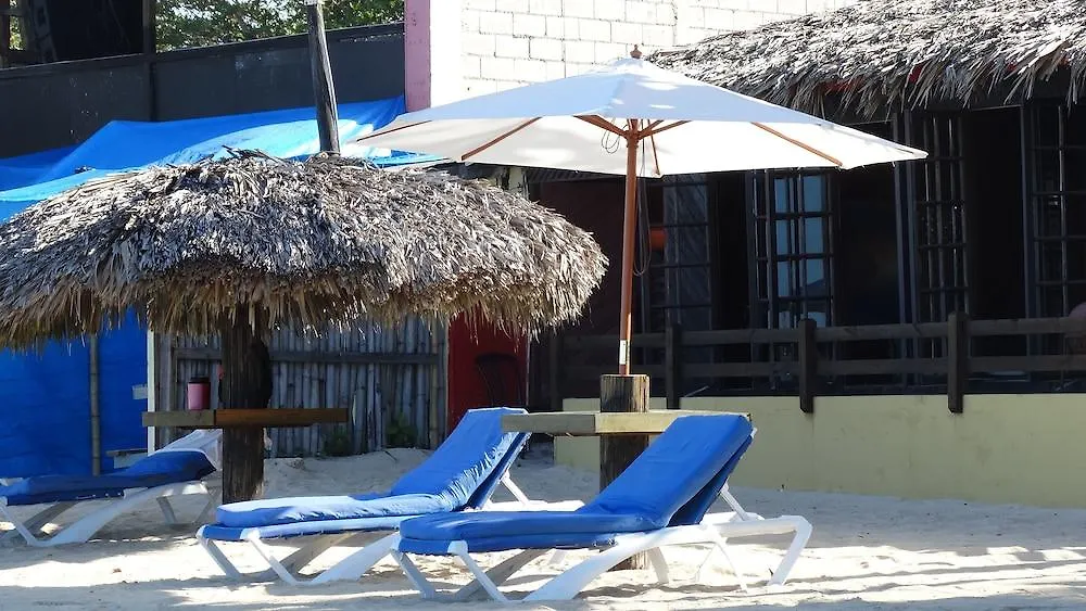 Bar-B-Barn Beach Hotel نيغريل 2*,