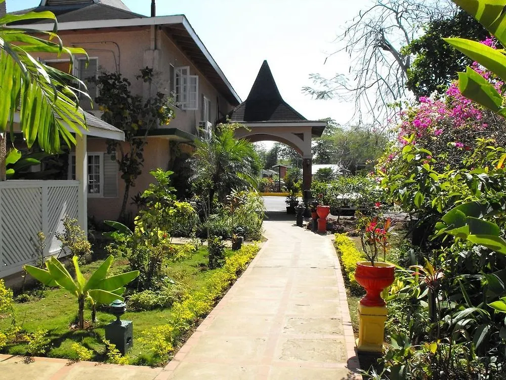 Bar-B-Barn Beach Hotel نيغريل