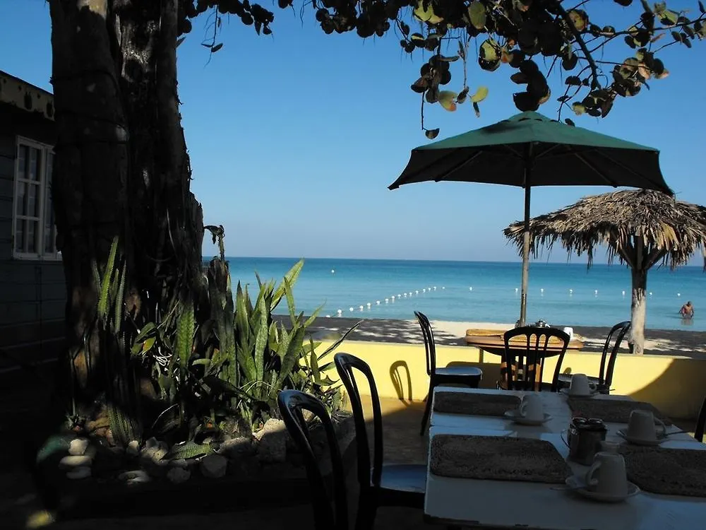 Bar-B-Barn Beach Hotel نيغريل