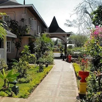 Bar-B-Barn Beach Hotel نيغريل