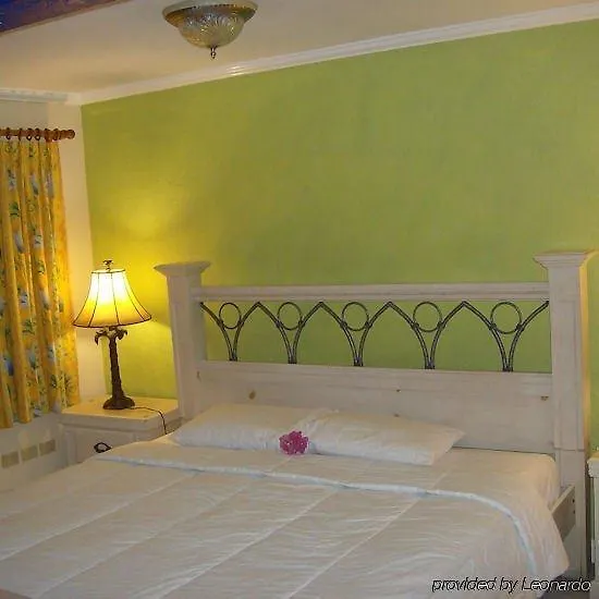 Bar-B-Barn Beach Hotel نيغريل