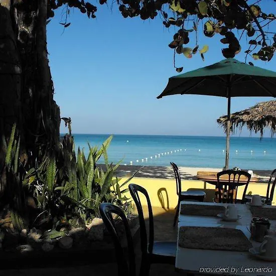 Bar-B-Barn Beach Hotel نيغريل
