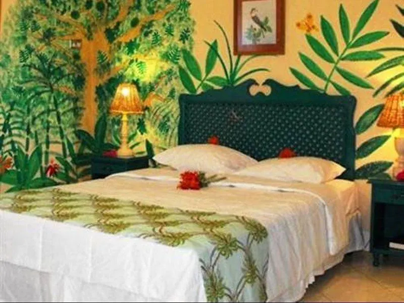 Bar-B-Barn Beach Hotel نيغريل