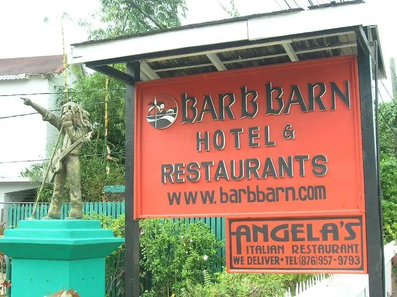 Bar-B-Barn Beach Hotel نيغريل