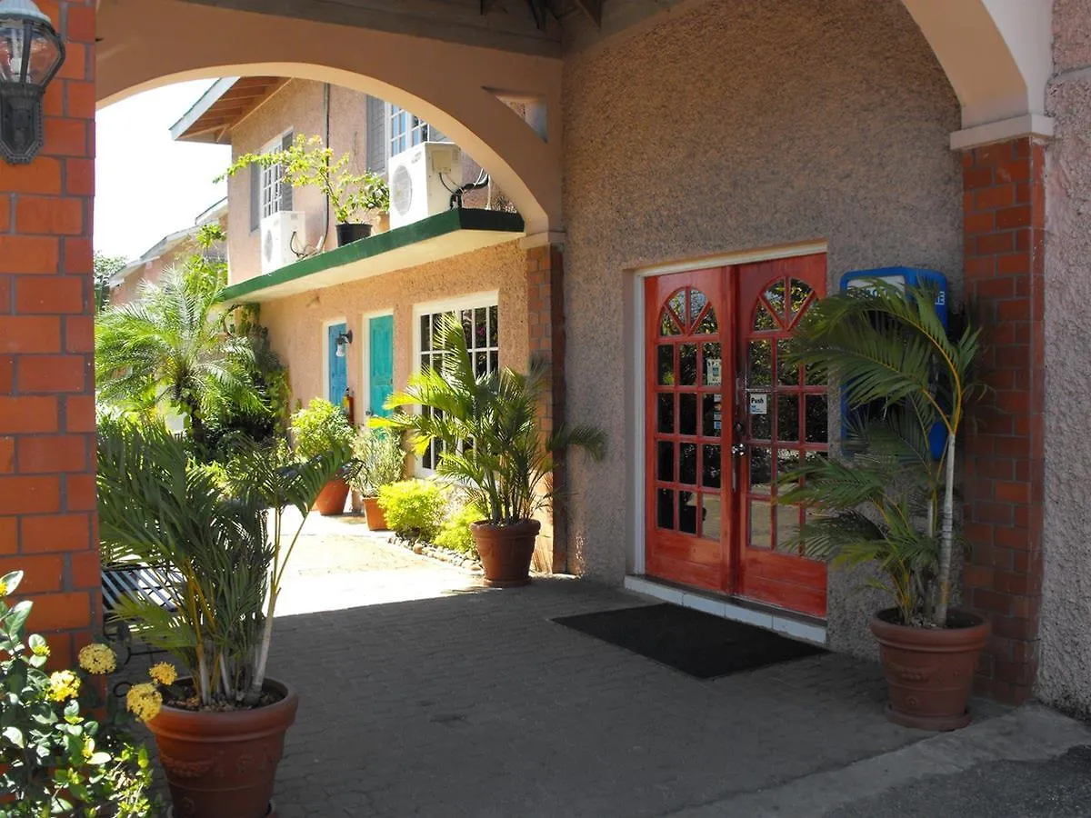 Bar-B-Barn Beach Hotel نيغريل