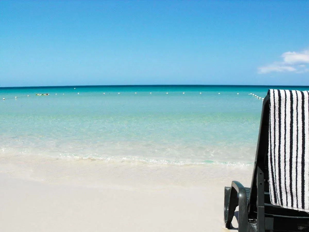 Bar-B-Barn Beach Hotel نيغريل
