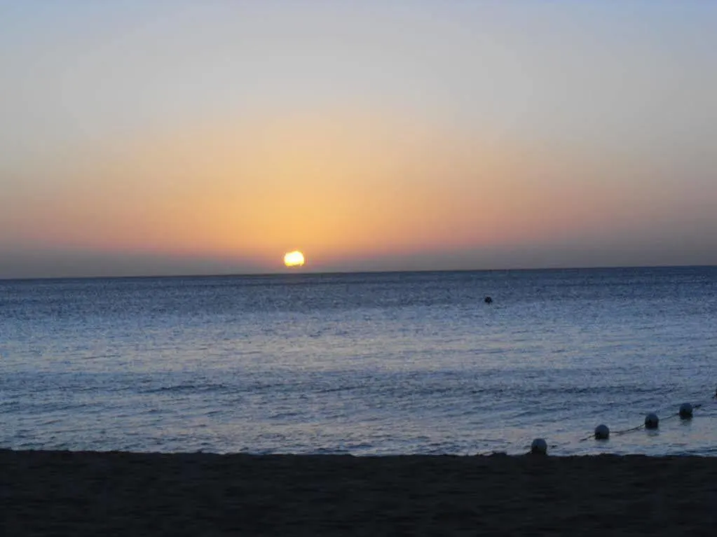 Bar-B-Barn Beach Hotel نيغريل