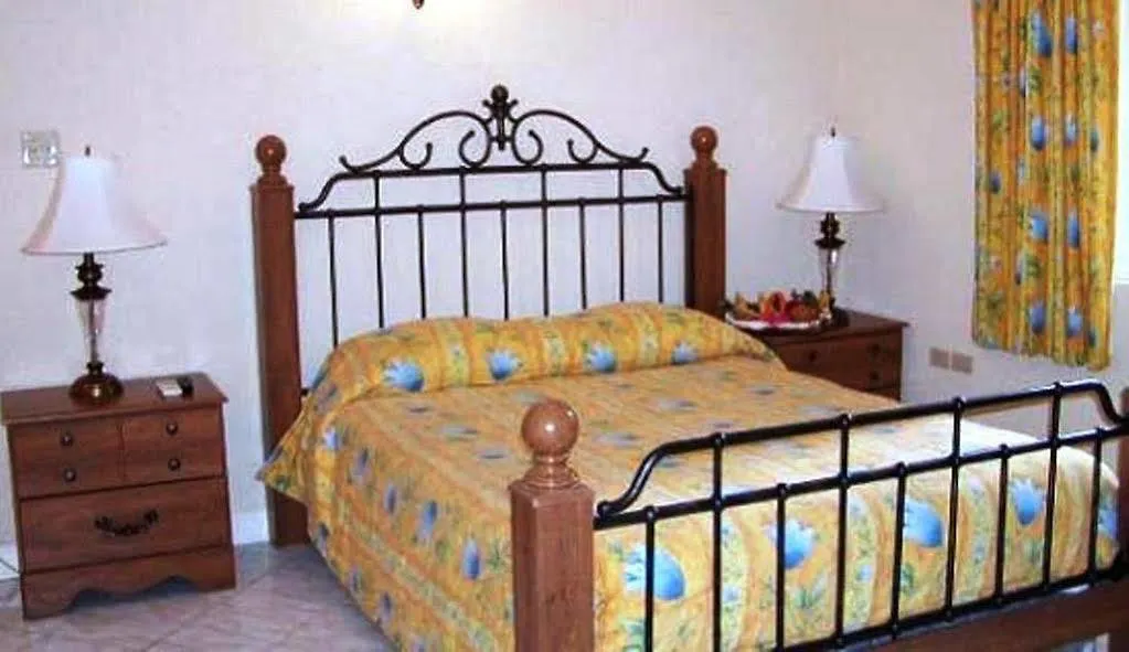 Bar-B-Barn Beach Hotel نيغريل