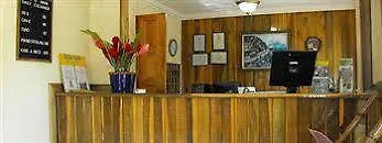 Bar-B-Barn Beach Hotel نيغريل